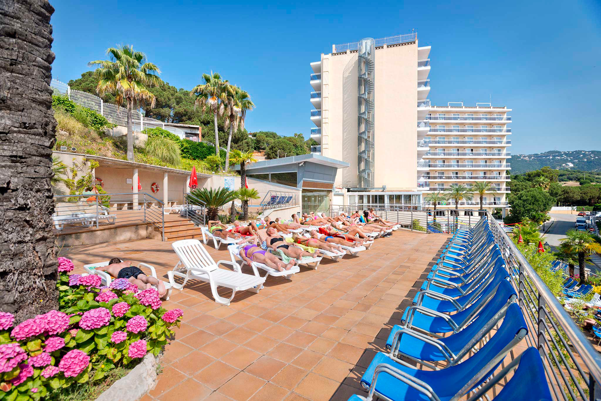 Barcelona Airport To Oasis Park Splash Hotel www.calellabarcelona.com